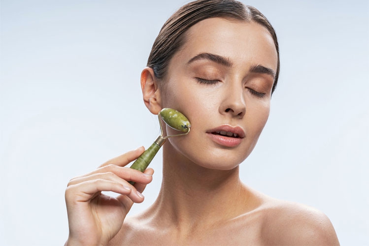 Roller Wajah dan Manfaatnya untuk Mengurangi Bengkak