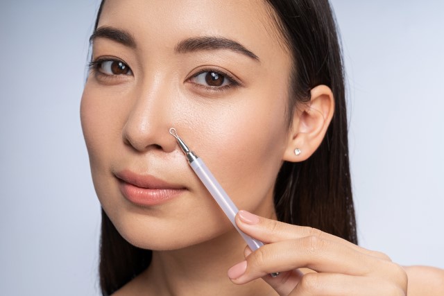 Alat Jerawat Microneedle Roller: Fakta dan Risiko yang Perlu Diketahui