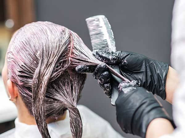 Hair Bleaching: Inspirasi Warna Rambut Cerah untuk Segala Usia
