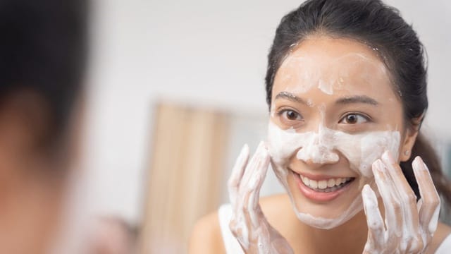 Exfoliating Scrub Wajah