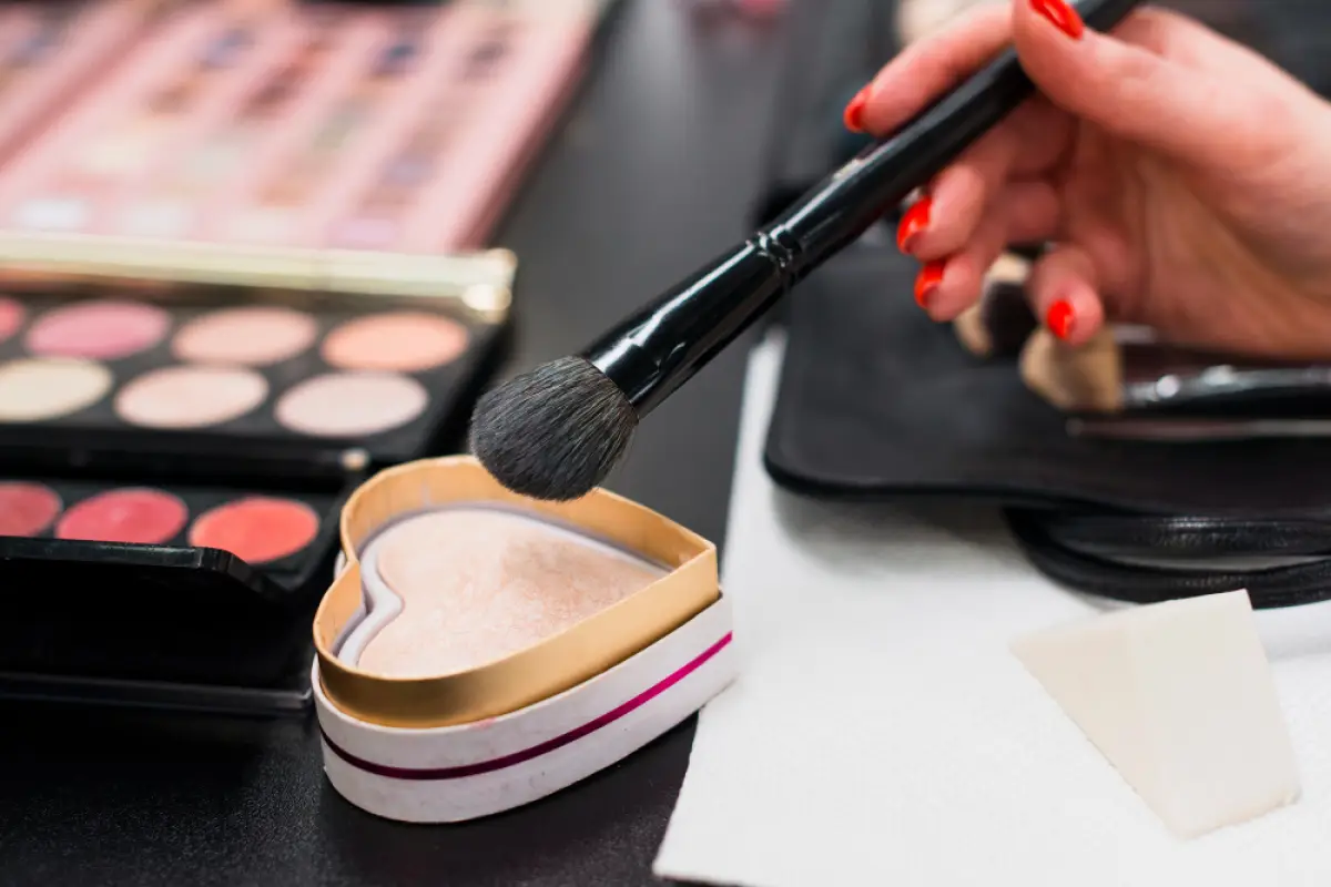 Highlighter Glowing Makeup