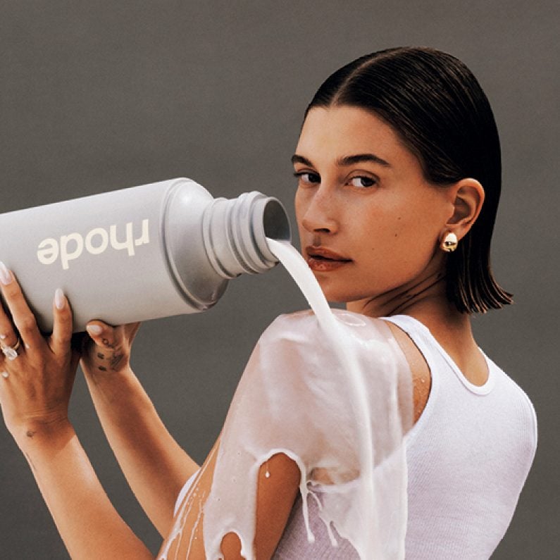 Rhode Glazing Milk dan Rahasia Kulit Kinclong yang Jadi Andalan