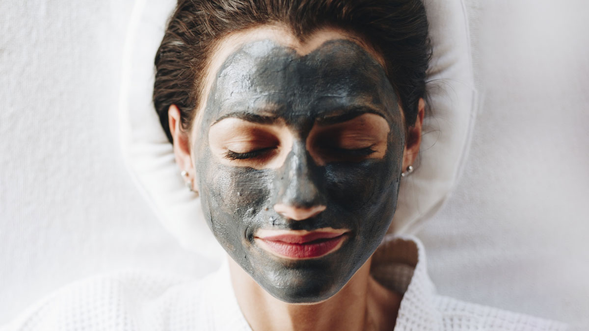 Charcoal Mask Membantu Membersihkan Pori dan Menyegarkan Wajah