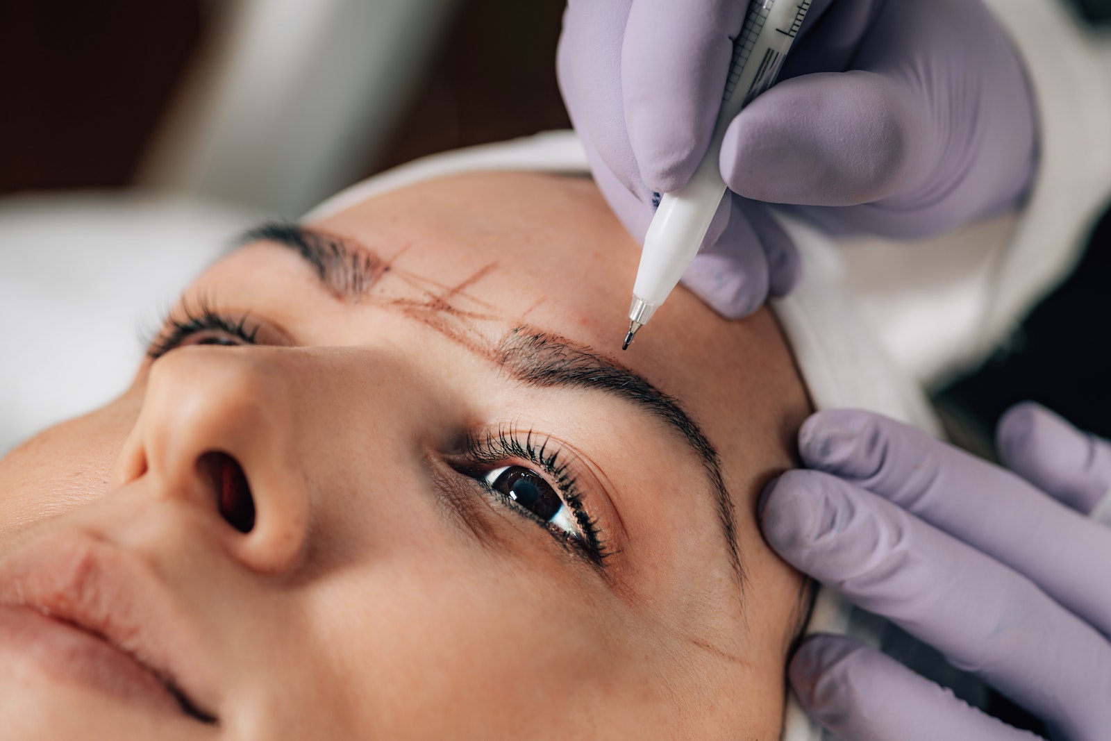Brow Lifting perawatan alis modern dengan hasil natural