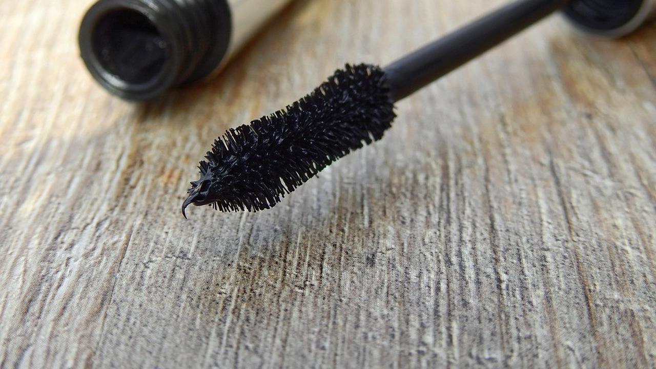 Mascara Volume Hitam: Rahasia Bulu Mata Lebih Tebal, Dramatis, dan Memikat Sepanjang Hari