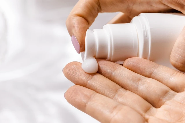 Moisturizer Anti Kusam: Rahasia Kulit Cerah dan Lembap yang Tahan Seharian