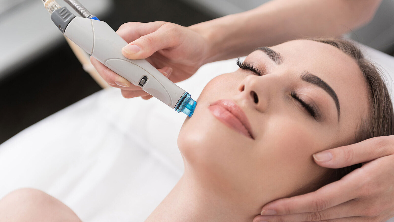 Aqua Peel Treatment: Perawatan Wajah Glowing ala Korea