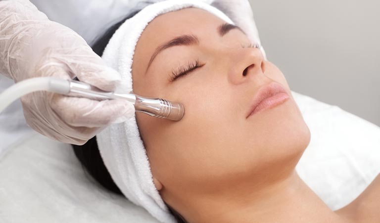 Diamond Peel—Rahasia Kulit Lebih Halus Tanpa Drama