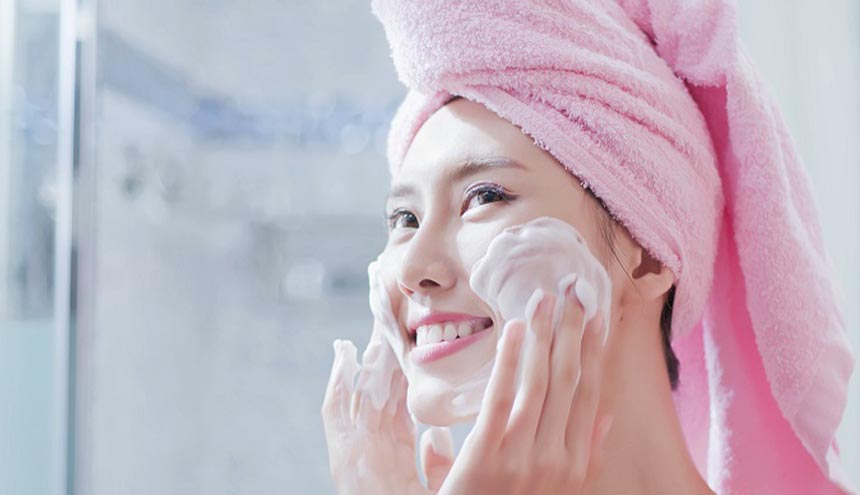 Facial Wash untuk Kulit Berminyak yang Tepat