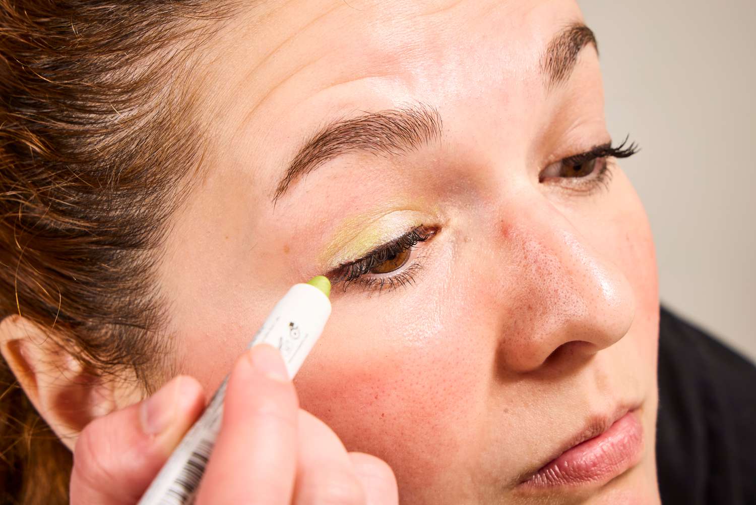 Eye Shadow Stick: Solusi Praktis dingdongtogel untuk Riasan Mata yang Flawless