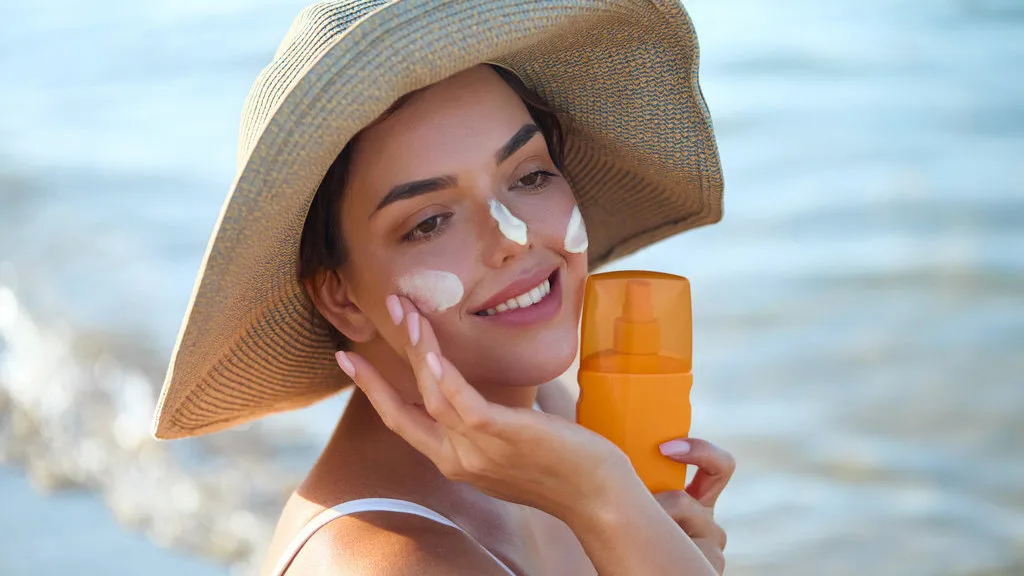 Tone Up Sunscreen: Kunci Kulit Cerah Seketika Tanpa Ribet