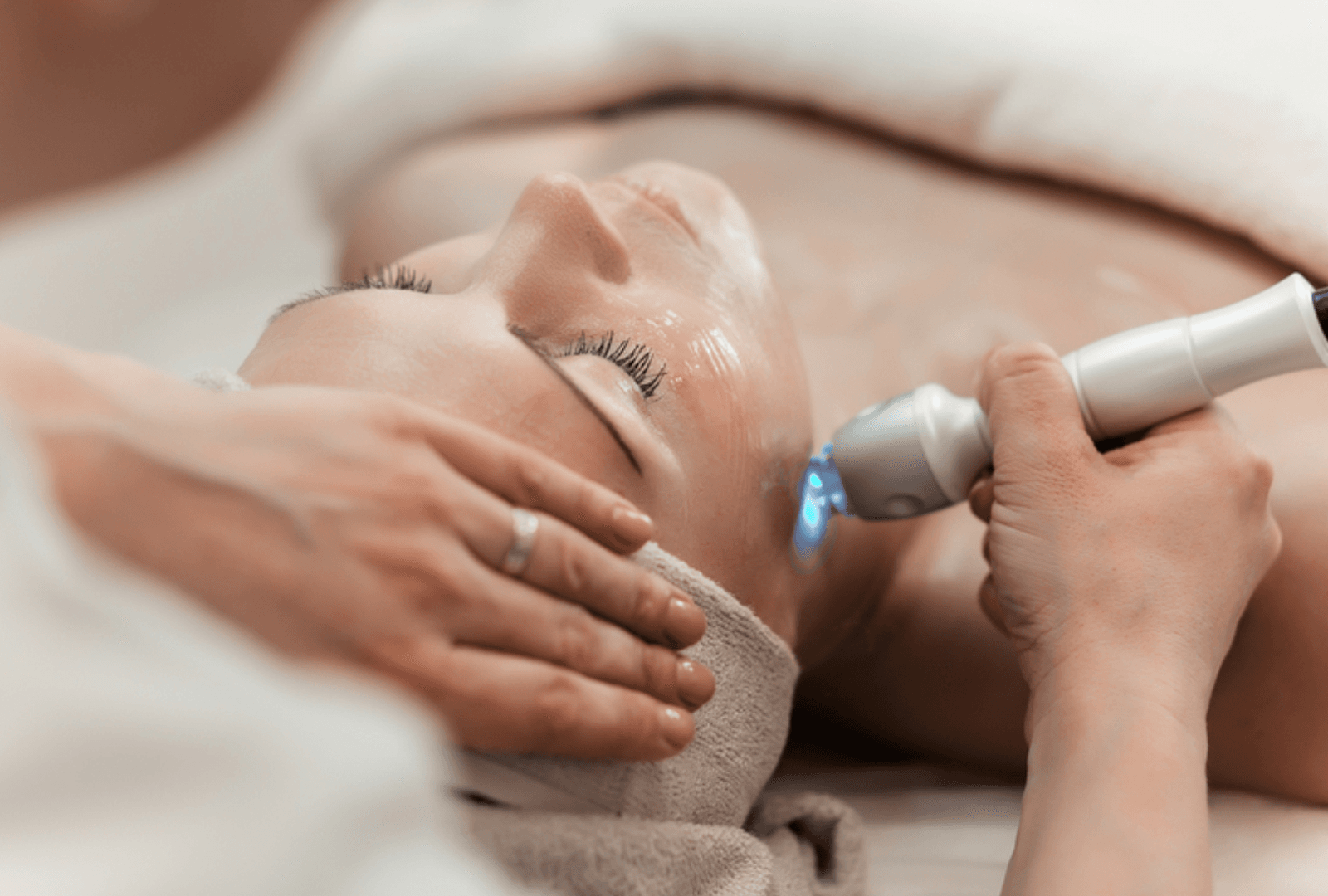 Laser Nd YAG Solusi Flek Hitam dan Kulit Gelap Merata