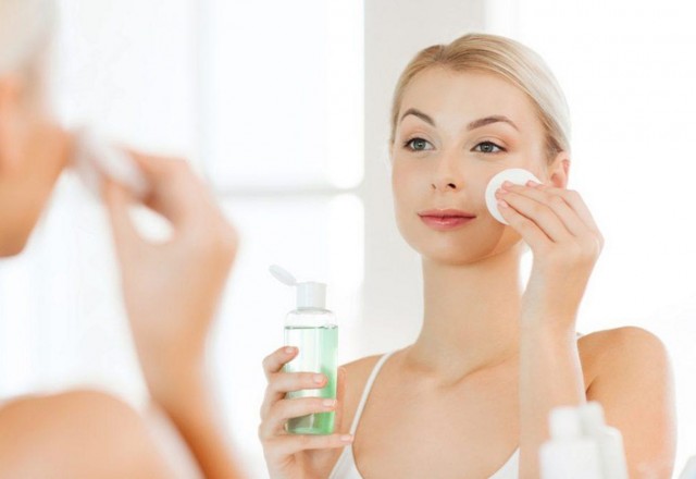 Toner Eksfoliasi untuk Kulit Cerah dan Sehat Alami