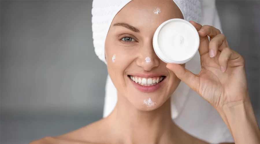 Pakai Moisturizer dan Rahasia Kulit Tetap Sehat