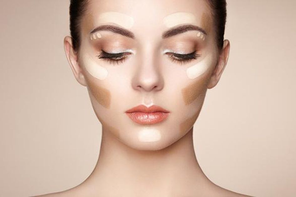 Highlight Wajah Jadi Tren Makeup Modern, Rahasia Tampilan Segar dan Glowing