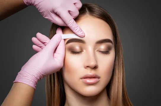 Brow Waxing: Solusi Praktis untuk Membentuk Alis Lebih Rapi dan Presisi