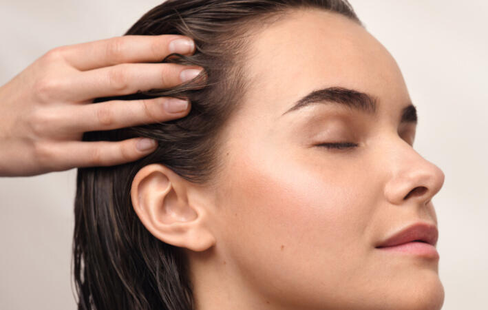 Hair Detoxification: Rahasia Kulit Kepala Sehat untuk Rambut Lebih Segar