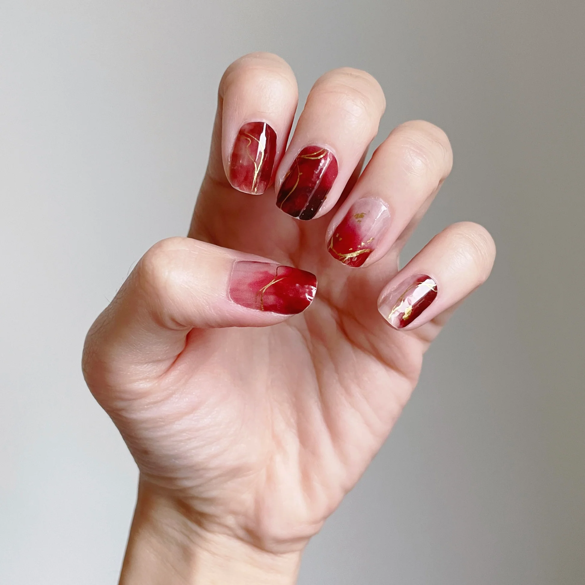 Nail Art Marble Motif Batu Marmer Elegan untuk Kuku Cantik