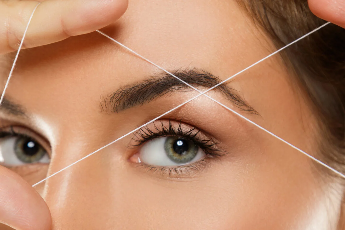 Eyebrow Threading: Teknik Membentuk Alis Rapi yang Semakin Digemari