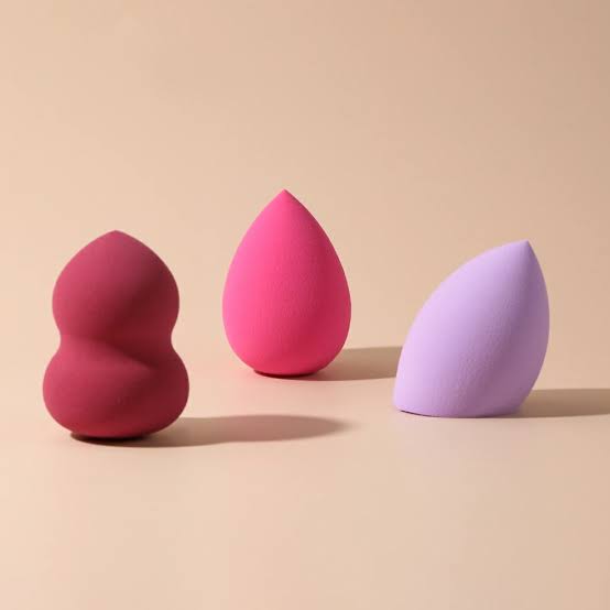 Makeup Sponge: Alat Makeup yang Membantu Hasil Riasan Lebih Halus dan Menyatu