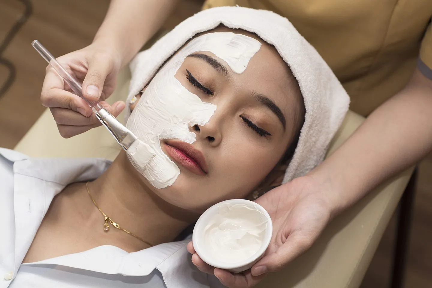 Acne Facial: Perawatan Wajah untuk Kulit Berjerawat