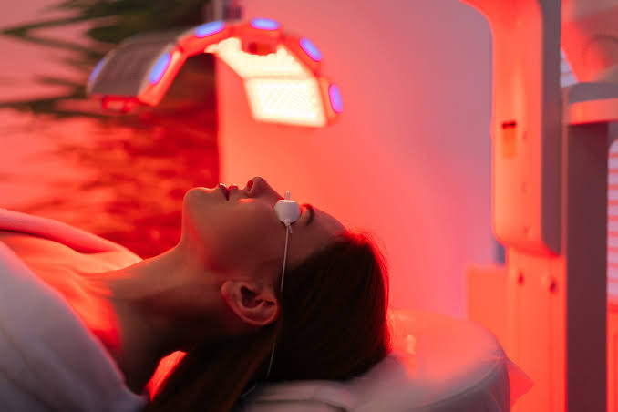 Light Therapy: Rahasia Perawatan Kulit Modern dengan Sentuhan Cahaya