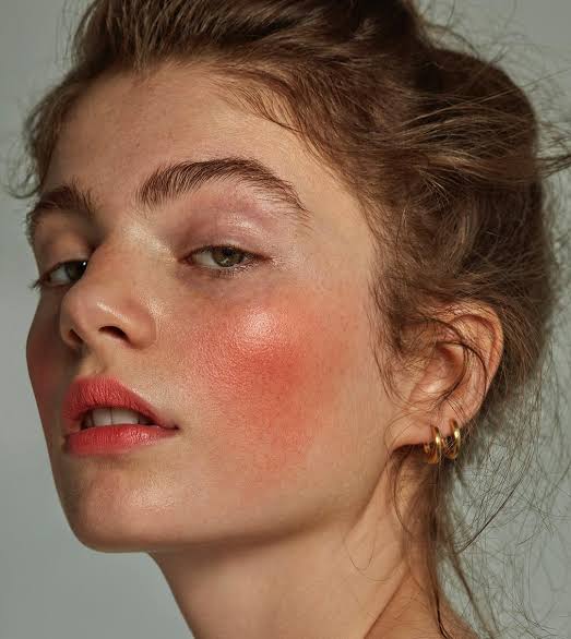 Boyfriend Blush Tren Makeup dengan Efek Wajah Segar