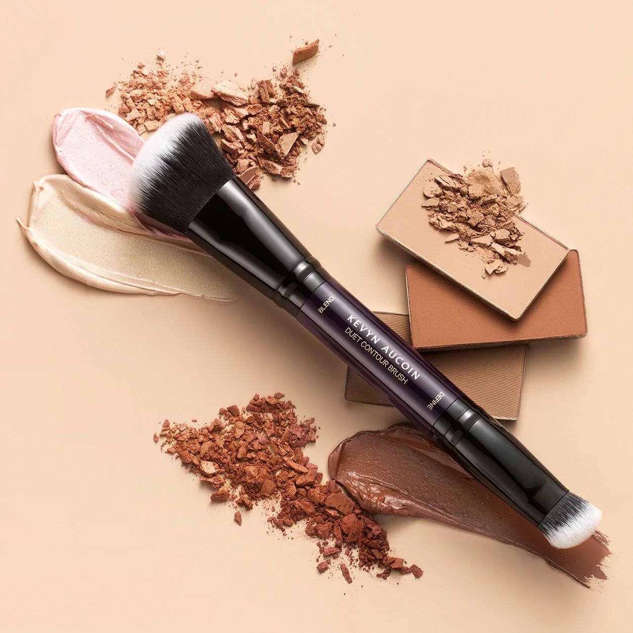 Contour Brush untuk Membentuk Dimensi Wajah Lebih Presisi