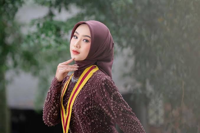 Makeup Wisuda Natural, Elegan dan Tahan Lama